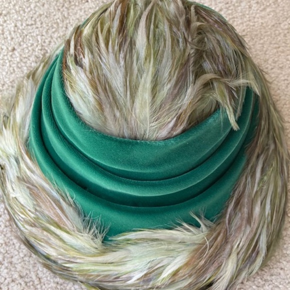 1950's Feather and Velvet Hat - Picture 6 of 8